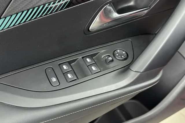 Peugeot 2008 (2021) thumbnail 16