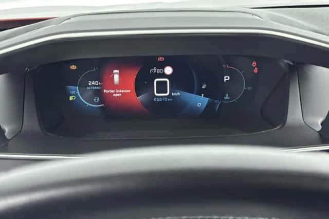 Peugeot 2008 (2021) thumbnail 18