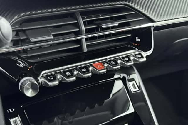 Peugeot 2008 (2021) thumbnail 23