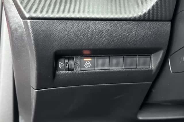 Peugeot 2008 (2021) thumbnail 29