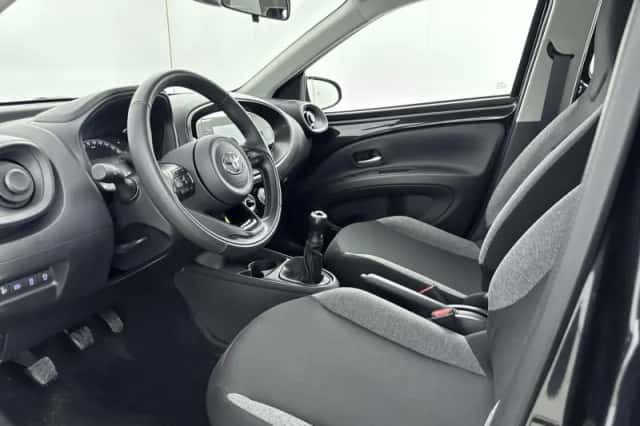 Toyota Aygo (2022) thumbnail 11