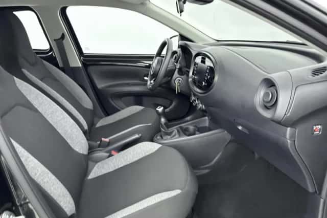 Toyota Aygo (2022) thumbnail 29