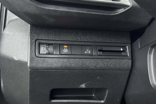 Peugeot 3008 (2021) thumbnail 31