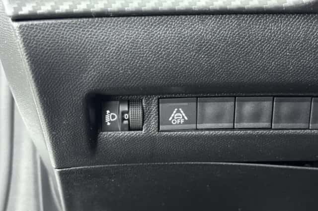 Peugeot 208 (2023) thumbnail 28