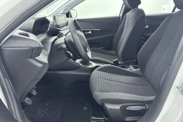 Peugeot 208 (2023) thumbnail 6