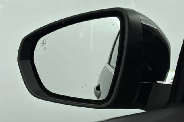Peugeot 3008 (2019) thumbnail 18