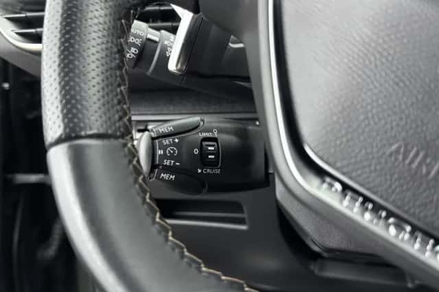 Peugeot 3008 (2019) thumbnail 22