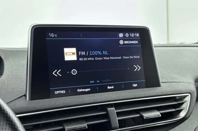 Peugeot 3008 (2019) thumbnail 23
