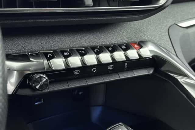Peugeot 3008 (2019) thumbnail 26