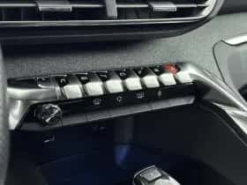 Peugeot 3008 (2019) thumbnail 26