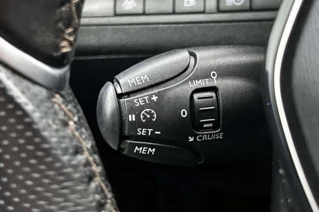 Peugeot 3008 (2020) thumbnail 15