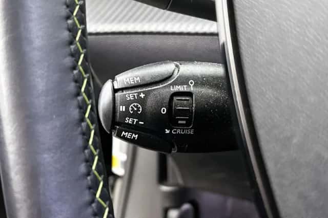 Peugeot e-2008 (2023) thumbnail 17