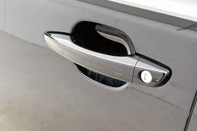 Peugeot e-2008 (2023) thumbnail 21