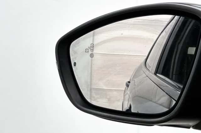 Peugeot e-2008 (2023) thumbnail 26