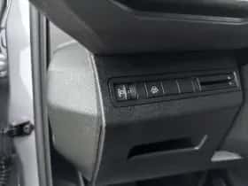 Peugeot 3008 (2023) thumbnail 31