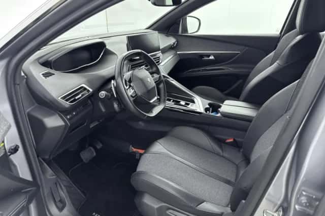 Peugeot 3008 (2023) thumbnail 5