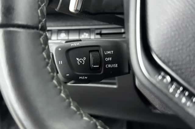 Peugeot 5008 (2023) thumbnail 20