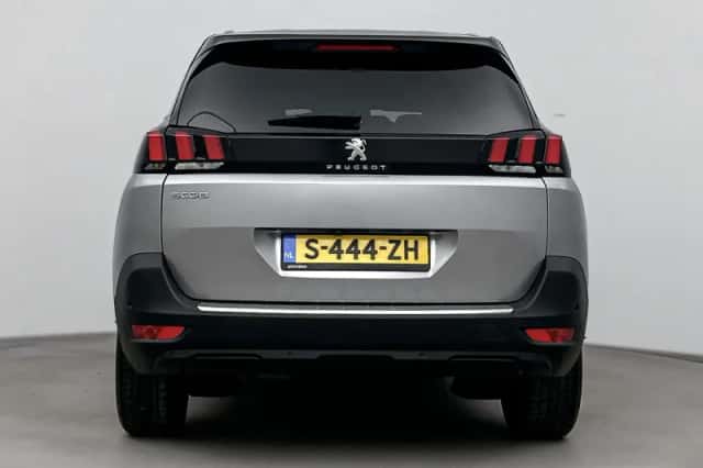 Peugeot 5008 (2023) thumbnail 3