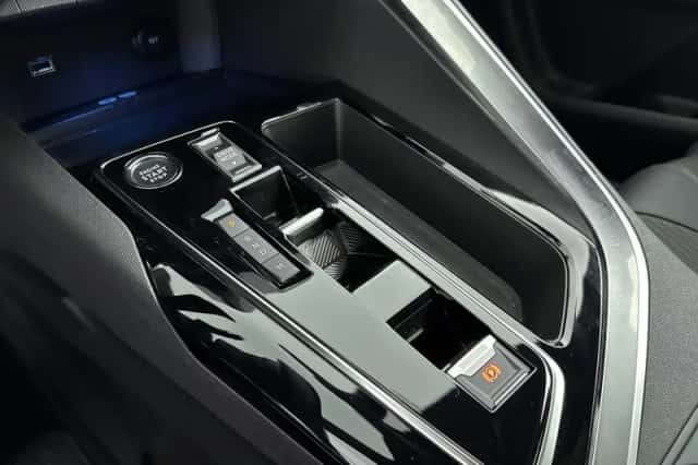 Peugeot 5008 (2023) thumbnail 24