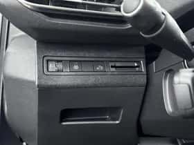Peugeot 5008 (2023) thumbnail 31