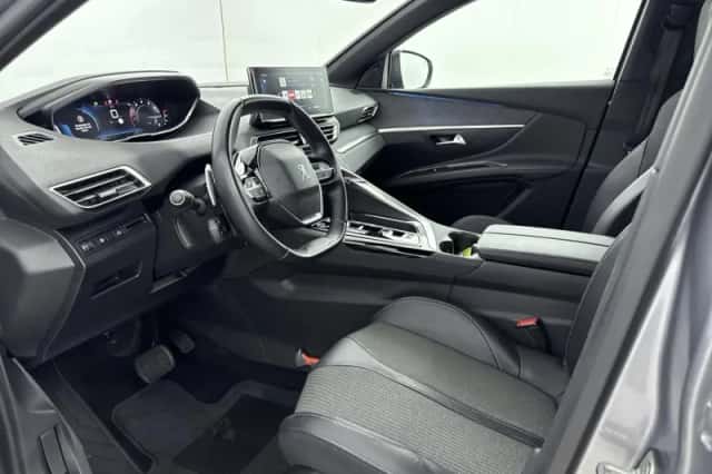 Peugeot 5008 (2023) thumbnail 5