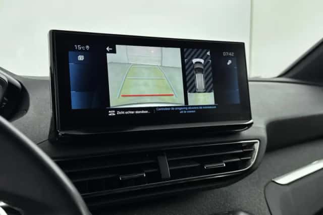 Peugeot 5008 (2023) thumbnail 8