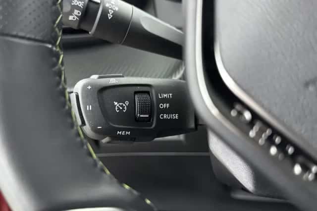Peugeot e-2008 (2022) thumbnail 21