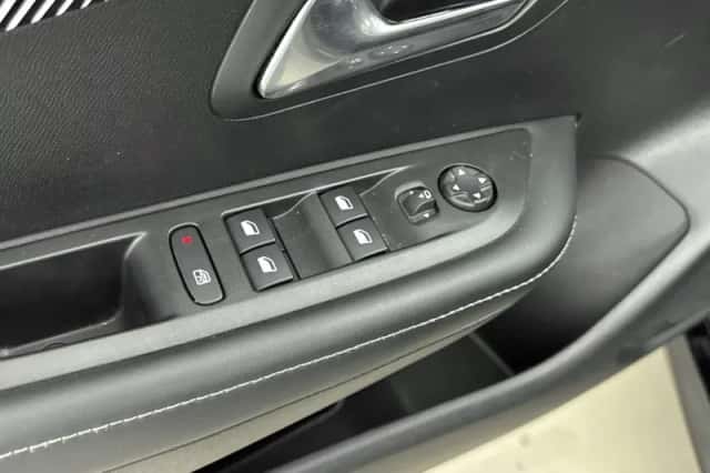 Peugeot 208 (2024) thumbnail 16