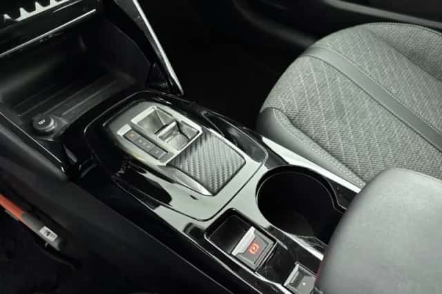 Peugeot 208 (2024) thumbnail 25