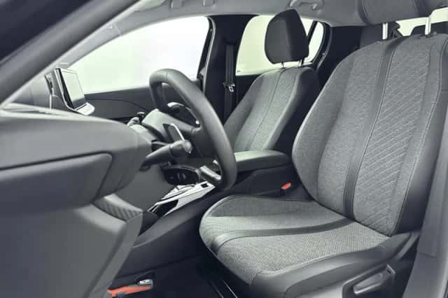 Peugeot 208 (2024) thumbnail 5