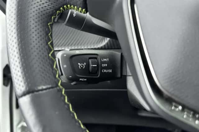 Peugeot e-2008 (2022) thumbnail 21