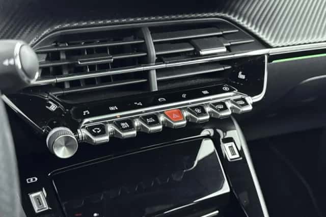 Peugeot e-2008 (2022) thumbnail 26