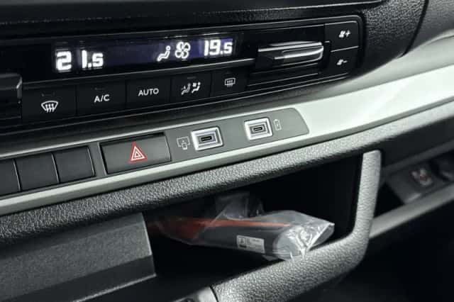 Peugeot E-Traveller (2025) thumbnail 21