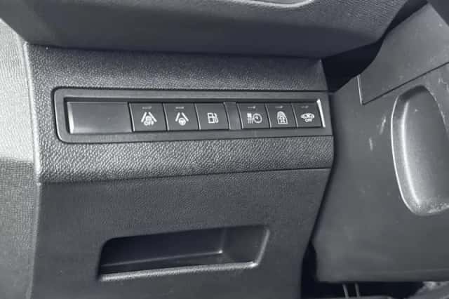 Peugeot 3008 (2022) thumbnail 31