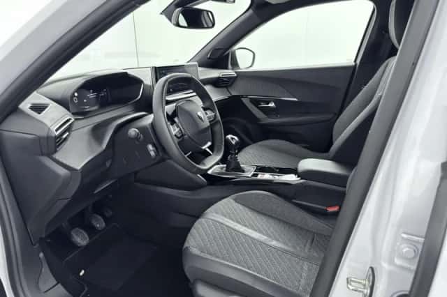 Peugeot 2008 (2025) thumbnail 5