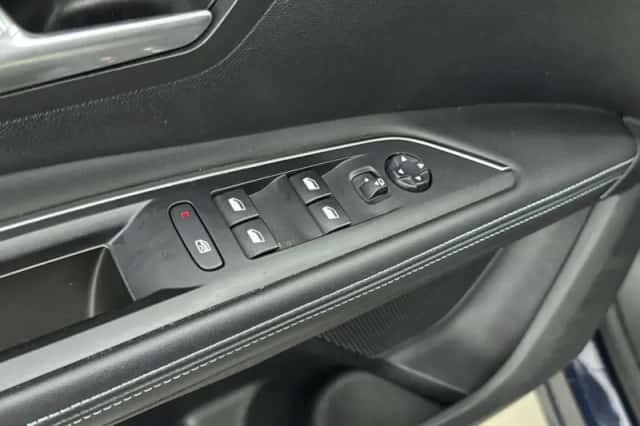 Peugeot 5008 (2021) thumbnail 17