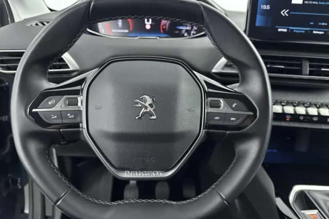 Peugeot 5008 (2021) thumbnail 18