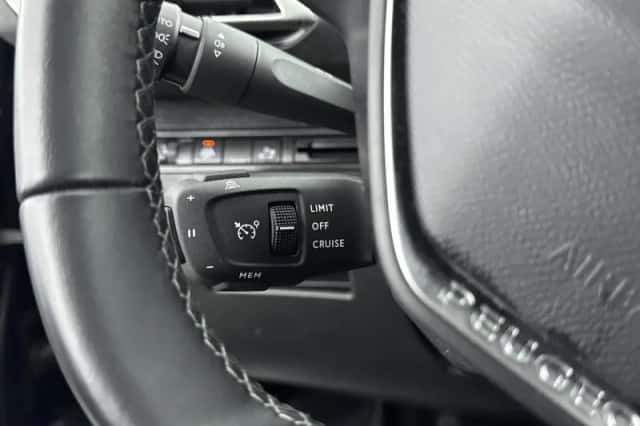 Peugeot 5008 (2021) thumbnail 20