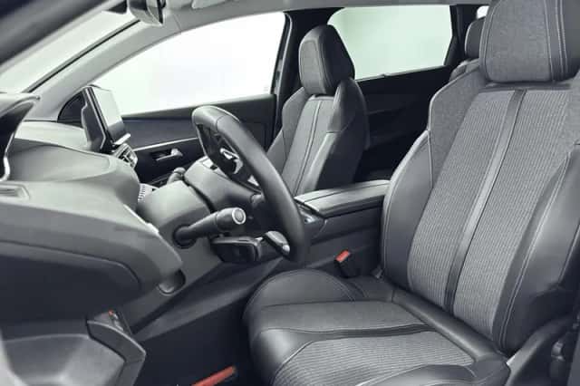 Peugeot 5008 (2021) thumbnail 6