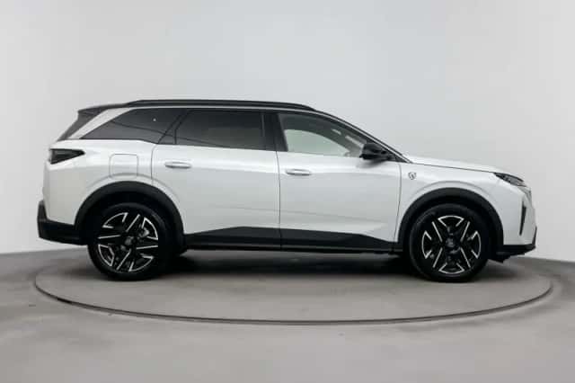 Peugeot 5008 (2025) thumbnail 1