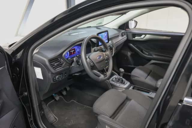 Ford Focus (2021) thumbnail 5
