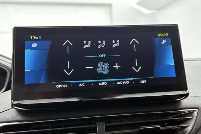 Peugeot 3008 (2022) thumbnail 18