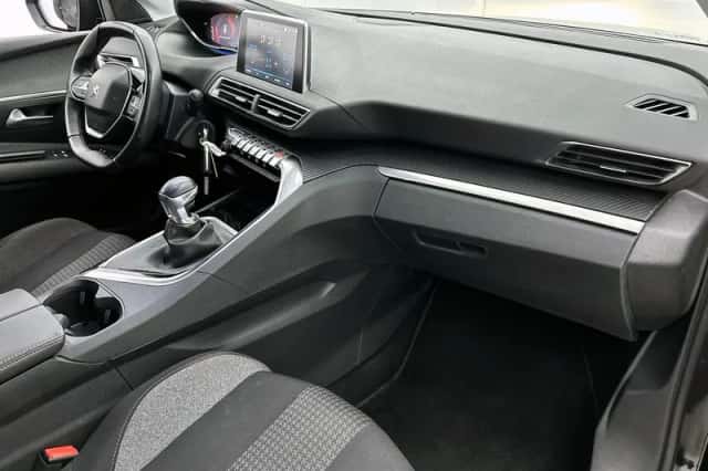 Peugeot 3008 (2018) thumbnail 13
