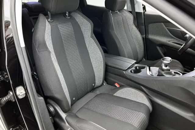 Peugeot 3008 (2018) thumbnail 15