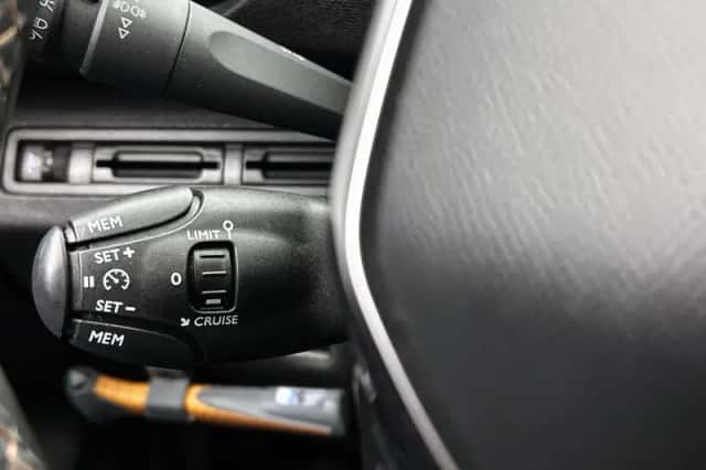 Peugeot 3008 (2018) thumbnail 21