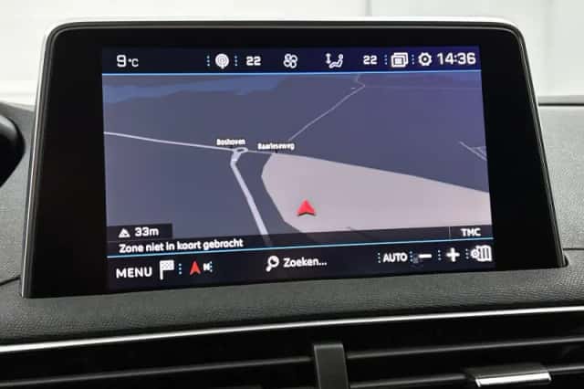 Peugeot 3008 (2018) thumbnail 23