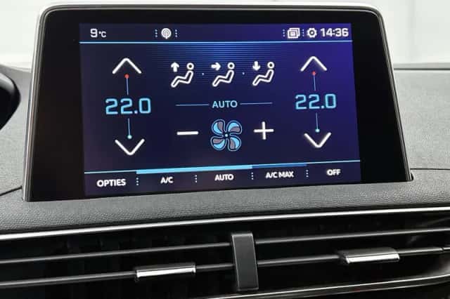 Peugeot 3008 (2018) thumbnail 26