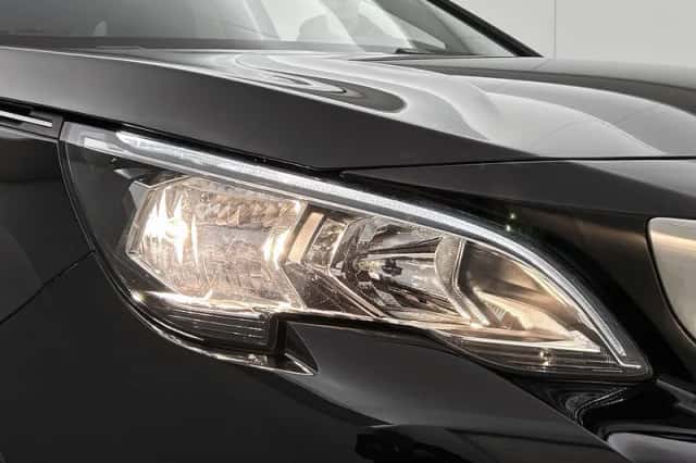 Peugeot 3008 (2018) thumbnail 35
