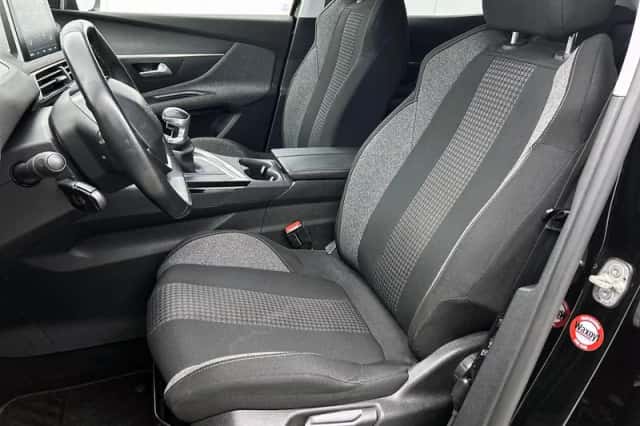 Peugeot 3008 (2018) thumbnail 10