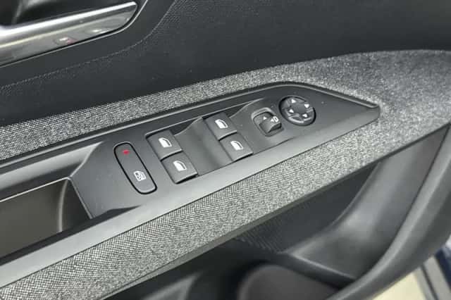 Peugeot 5008 (2022) thumbnail 16